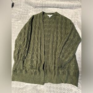 Women’s green knitted cardigan sweater